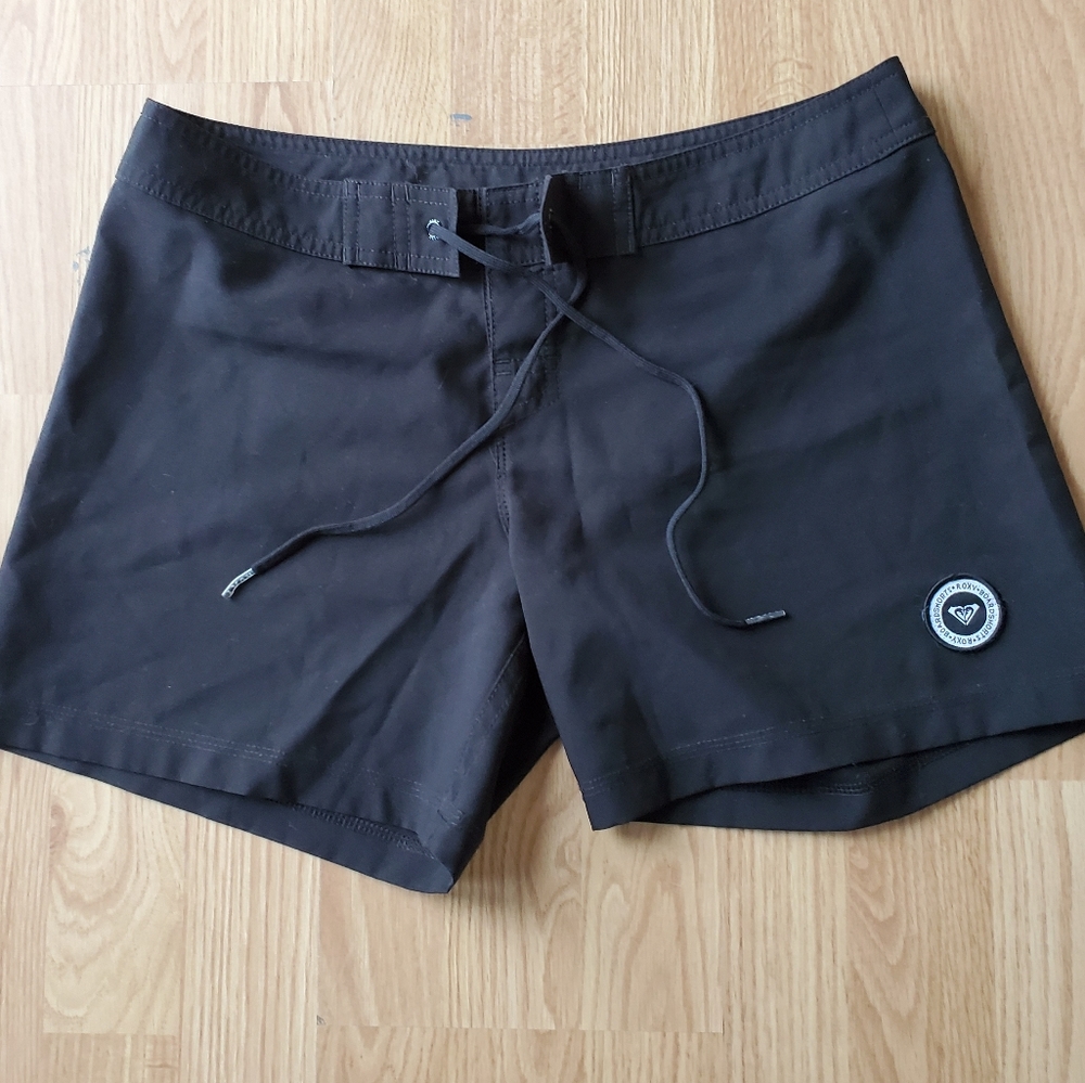 🦙 4/$25 Roxy board shorts